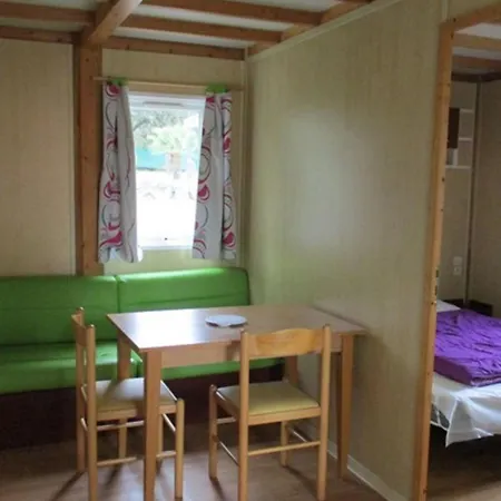 Camping Accueillant Animaux - 6 Pers. - Api-1-52-2619 *